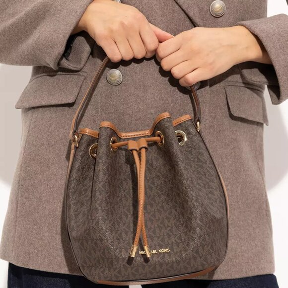 NWT ✅ Michael Kors AVERY Medium Signature Logo Bucket Messenger Bag ✨NWT - Picture 7 of 14